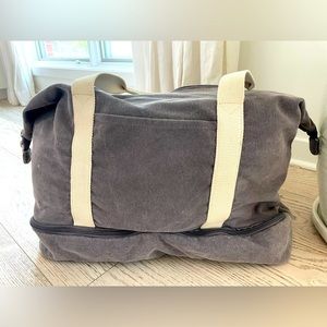 Lo & Sons Catalina Deluxe Weekender Bag & Duffel | Color: Grey
